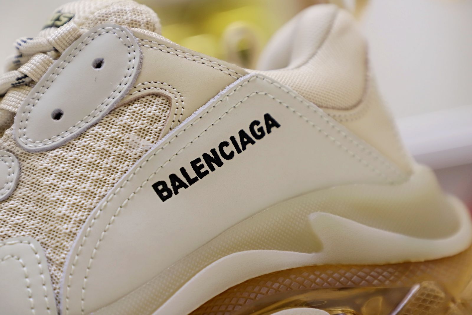 Balenciaga all sizes still in stock! Please contact customer service on iMessage/WhatsApp to purchase! Triple S Clear Sole