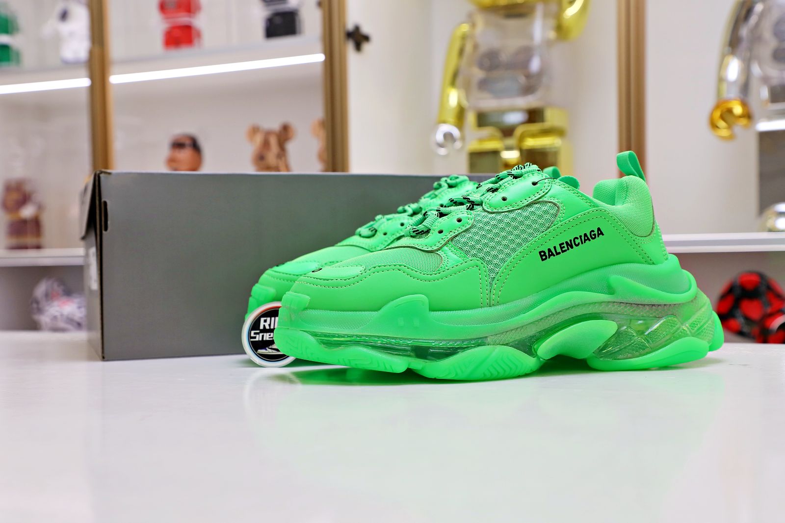 Balenciaga all sizes still in stock! Please contact customer service on iMessage/WhatsApp to purchase! TRIPLE S green