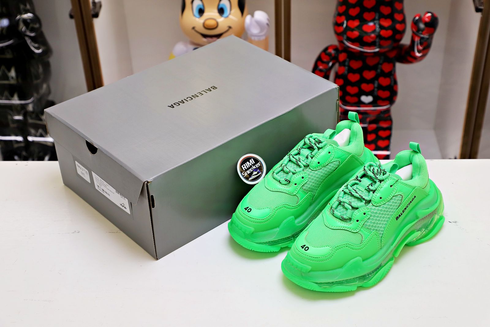 Balenciaga all sizes still in stock! Please contact customer service on iMessage/WhatsApp to purchase! TRIPLE S green