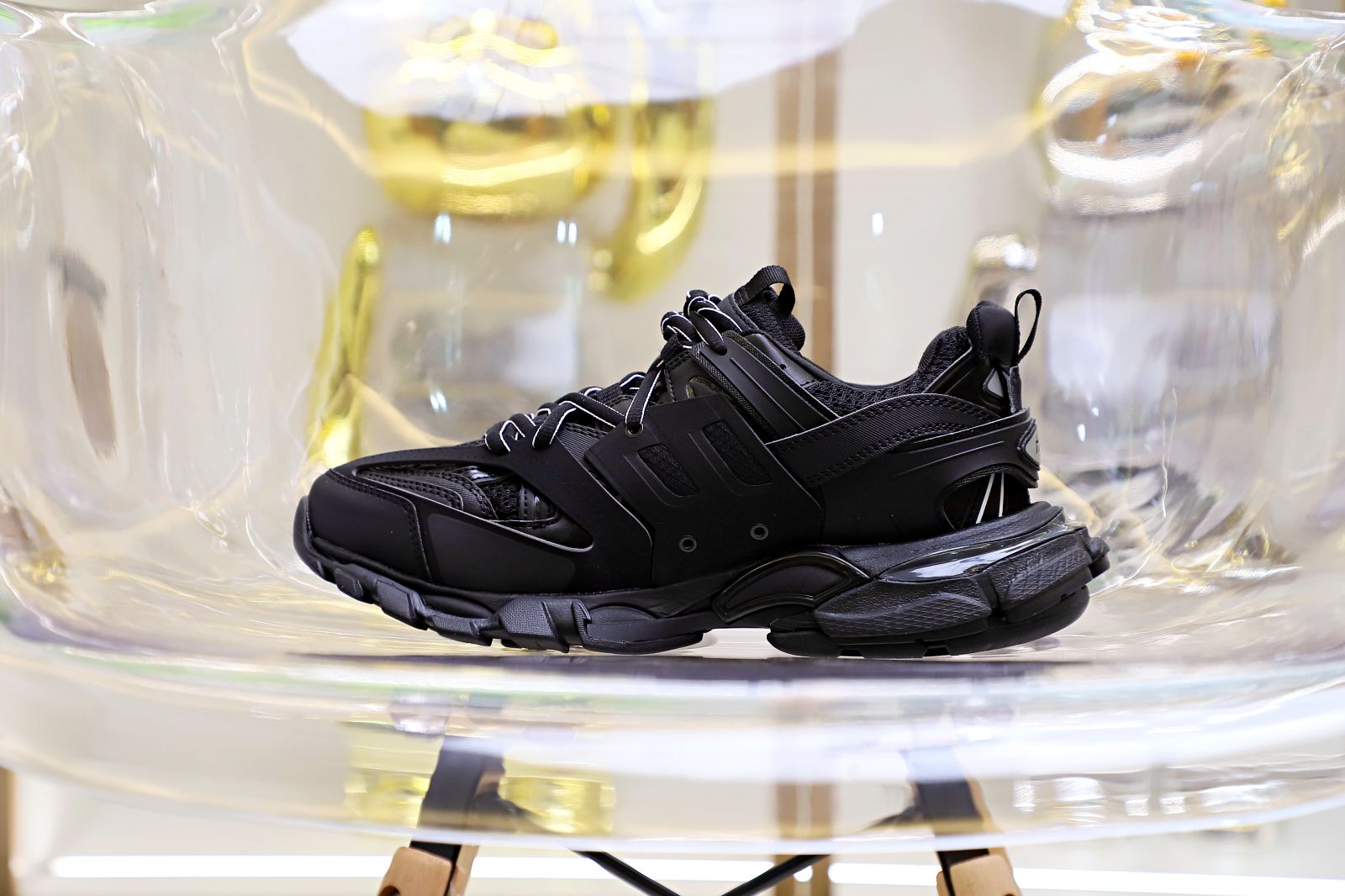 Balenciaga all sizes still in stock! Please contact customer service on iMessage/WhatsApp to purchase! TRACK TRAINER Black