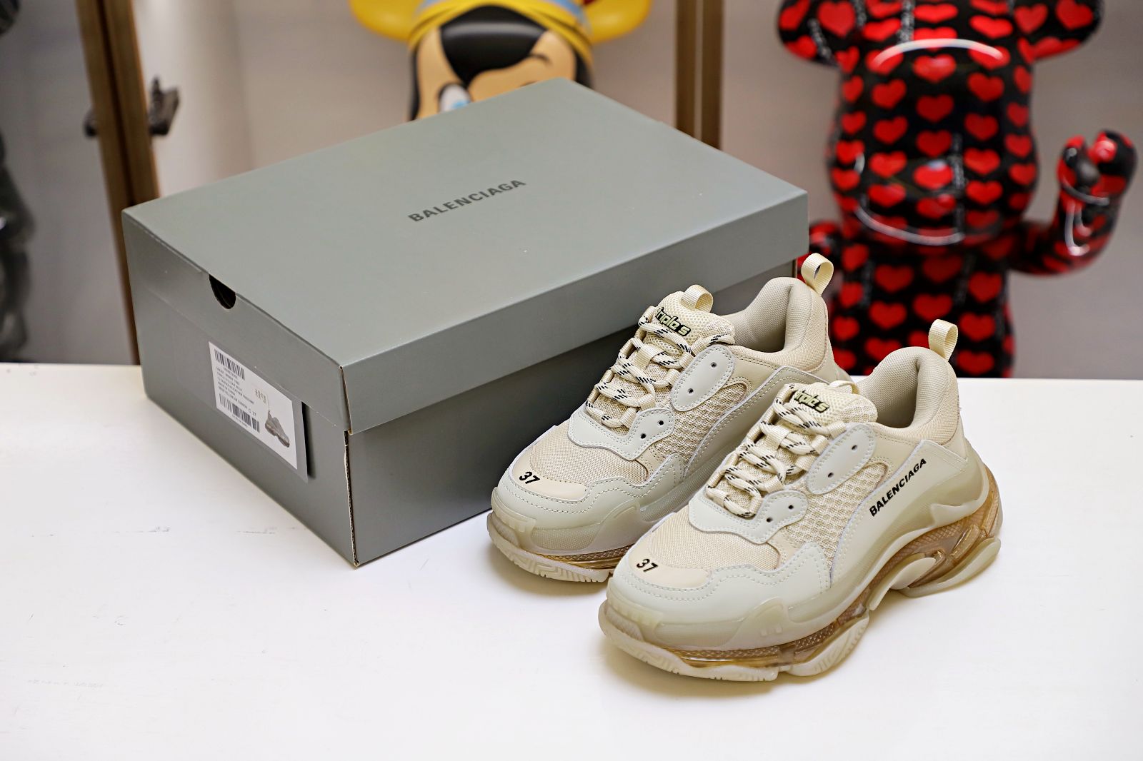 Balenciaga all sizes still in stock! Please contact customer service on iMessage/WhatsApp to purchase! Triple S Clear Sole