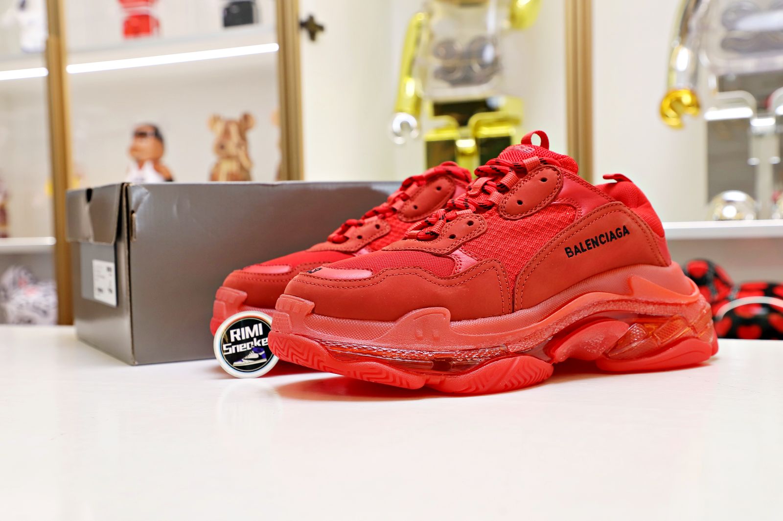 Balenciaga all sizes still in stock! Please contact customer service on iMessage/WhatsApp to purchase! TRIPLE S RED