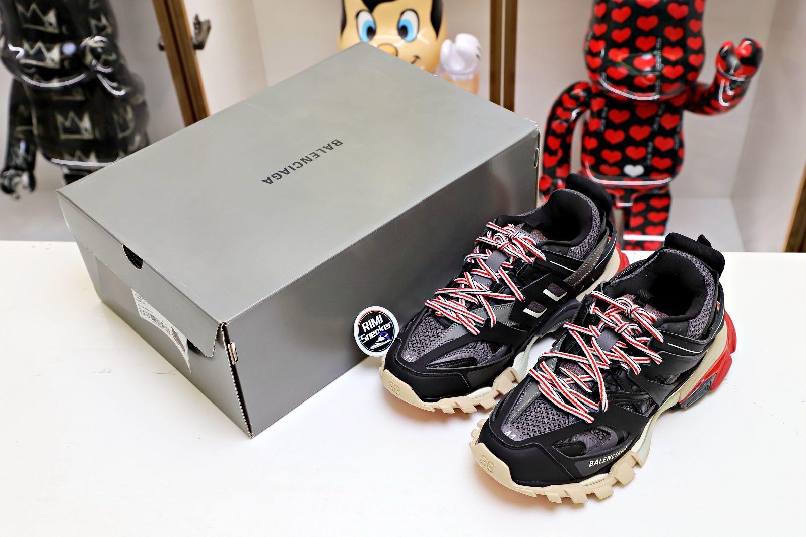 Balenciaga all sizes still in stock! Please contact customer service on iMessage/WhatsApp to purchase! TRACK TRAINER heihong