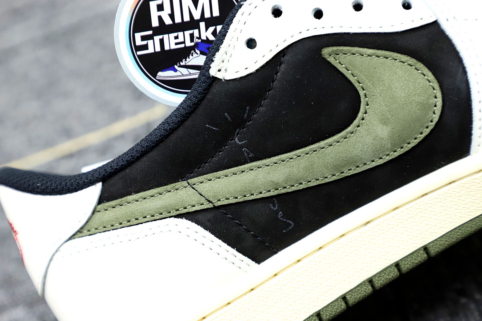 TRAVIS SCOTT X NIKE AIR JORDAN 1 LOW OG “Olive”