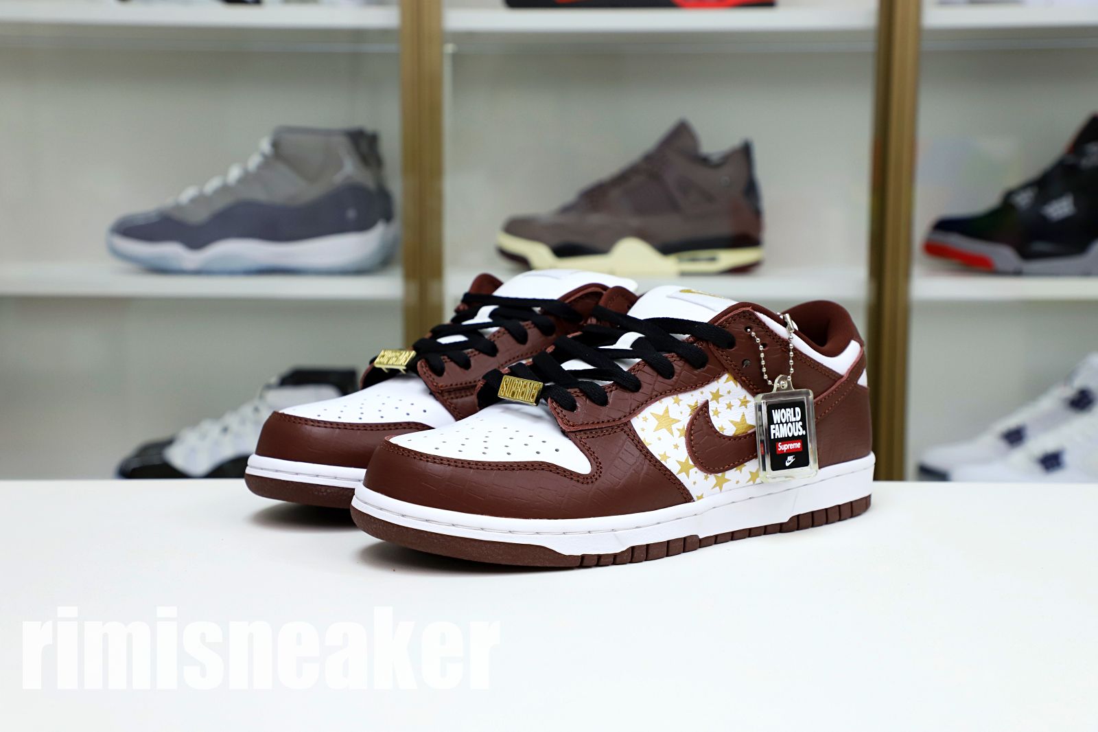 Supreme x Nike SB Dunk Low "Barkroot Brown"