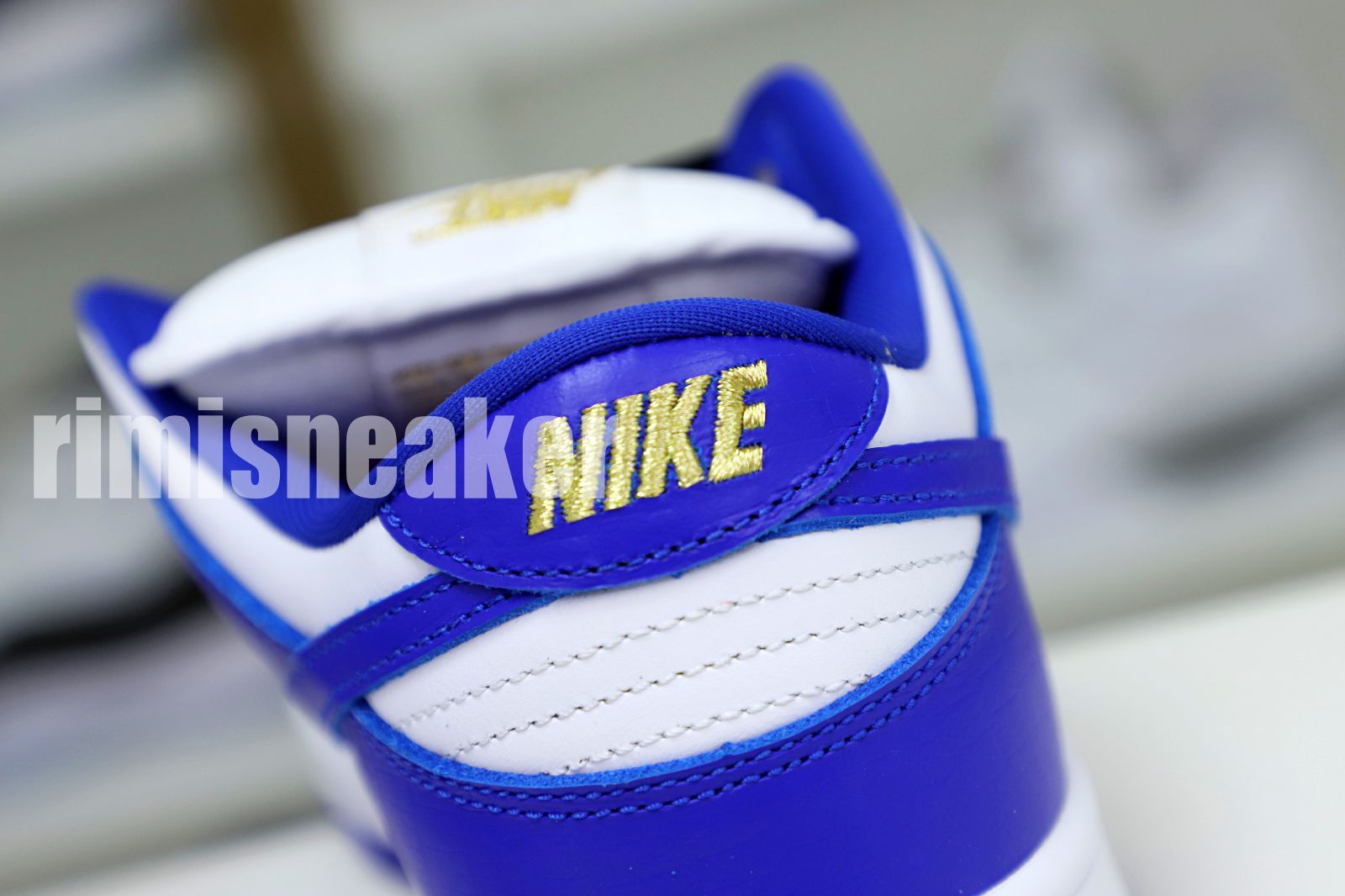 Supreme x Nike SB Dunk Low "Hyper Royal"