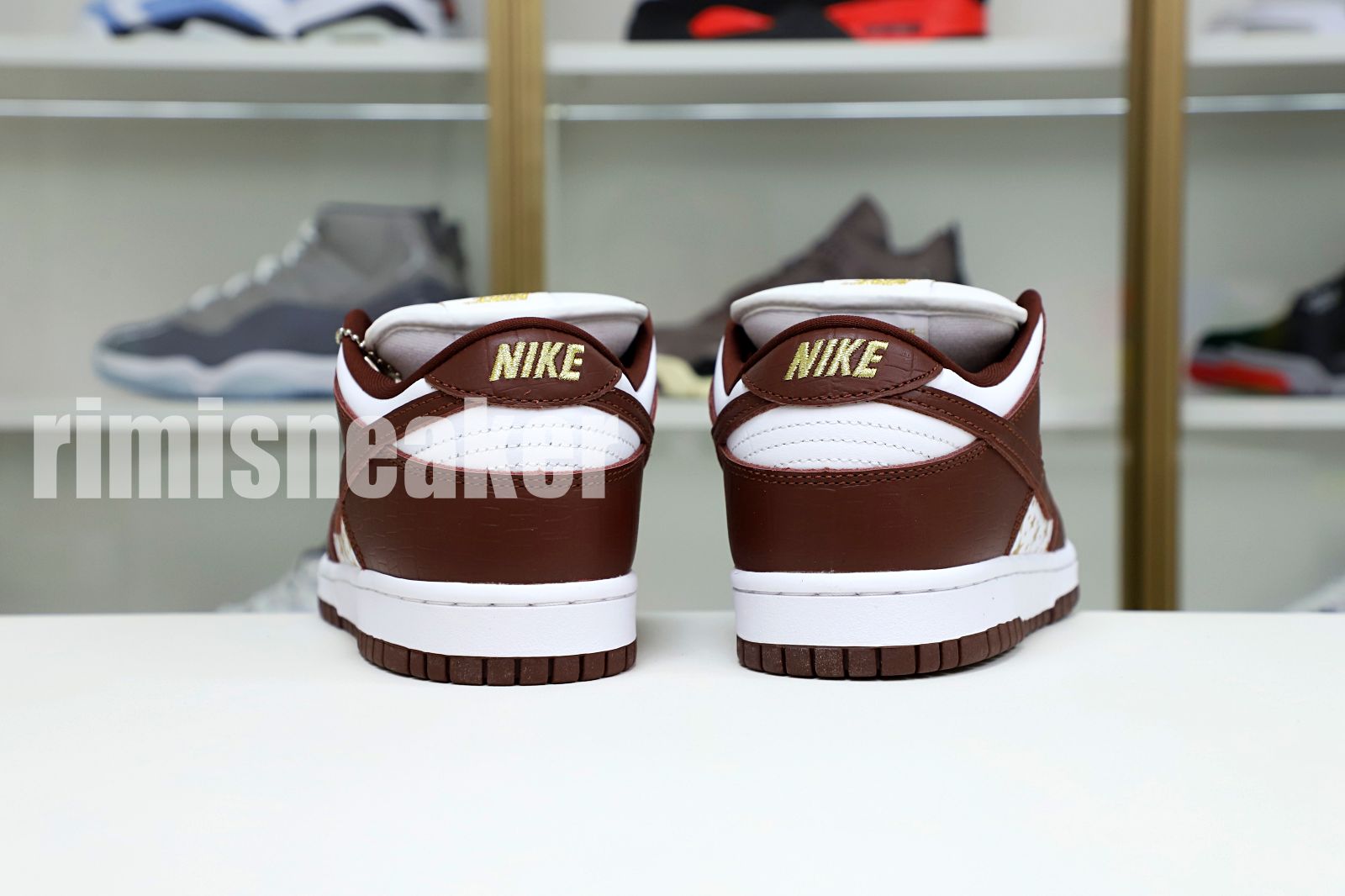 Supreme x Nike SB Dunk Low "Barkroot Brown"