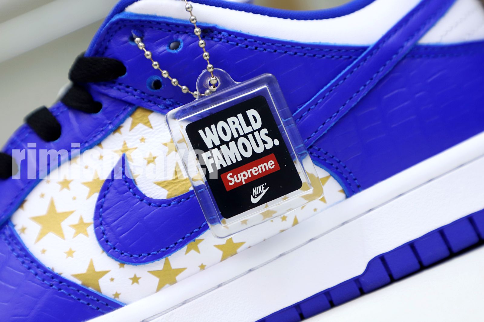 Supreme x Nike SB Dunk Low "Hyper Royal"