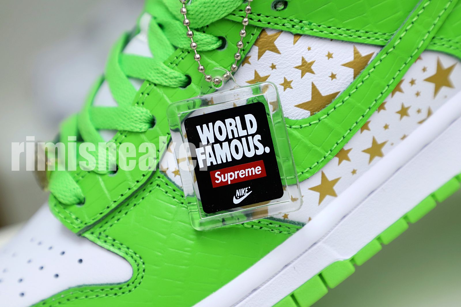 Supreme x Nike SB Dunk Low "Mean Green"