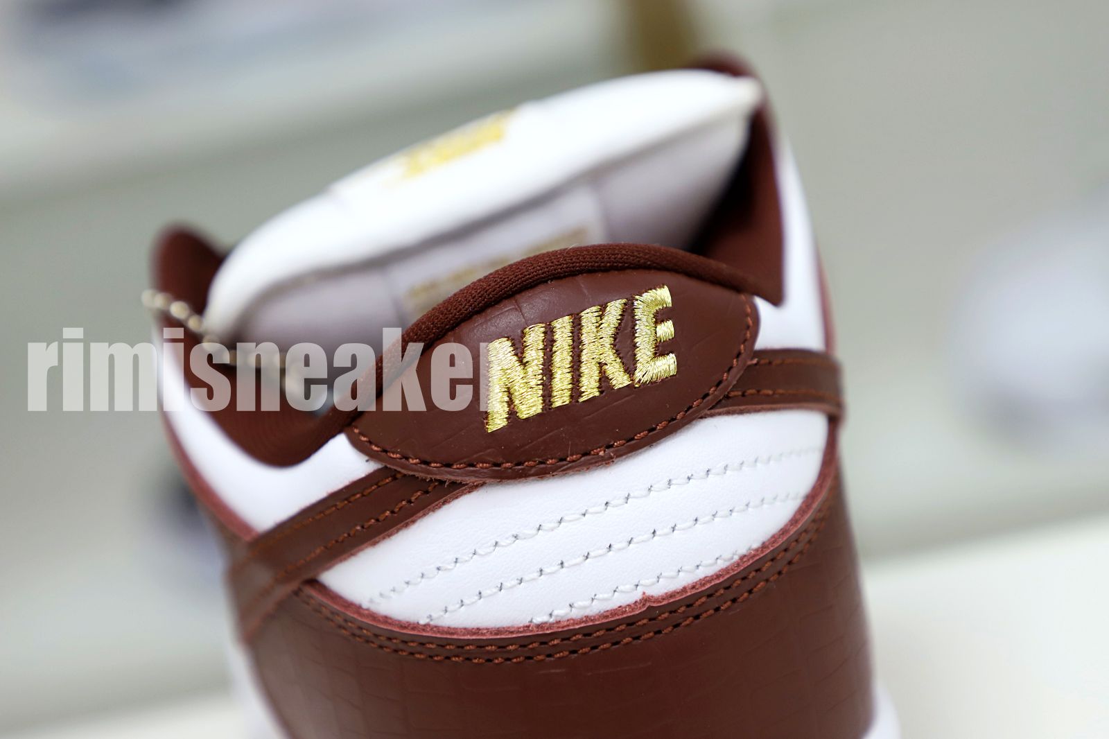 Supreme x Nike SB Dunk Low "Barkroot Brown"