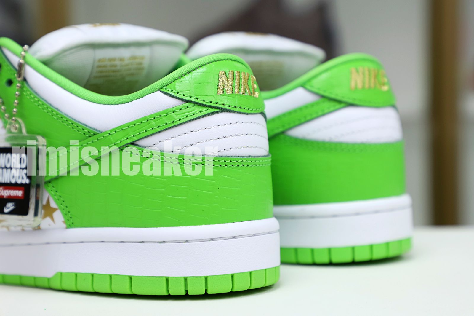 Supreme x Nike SB Dunk Low "Mean Green"