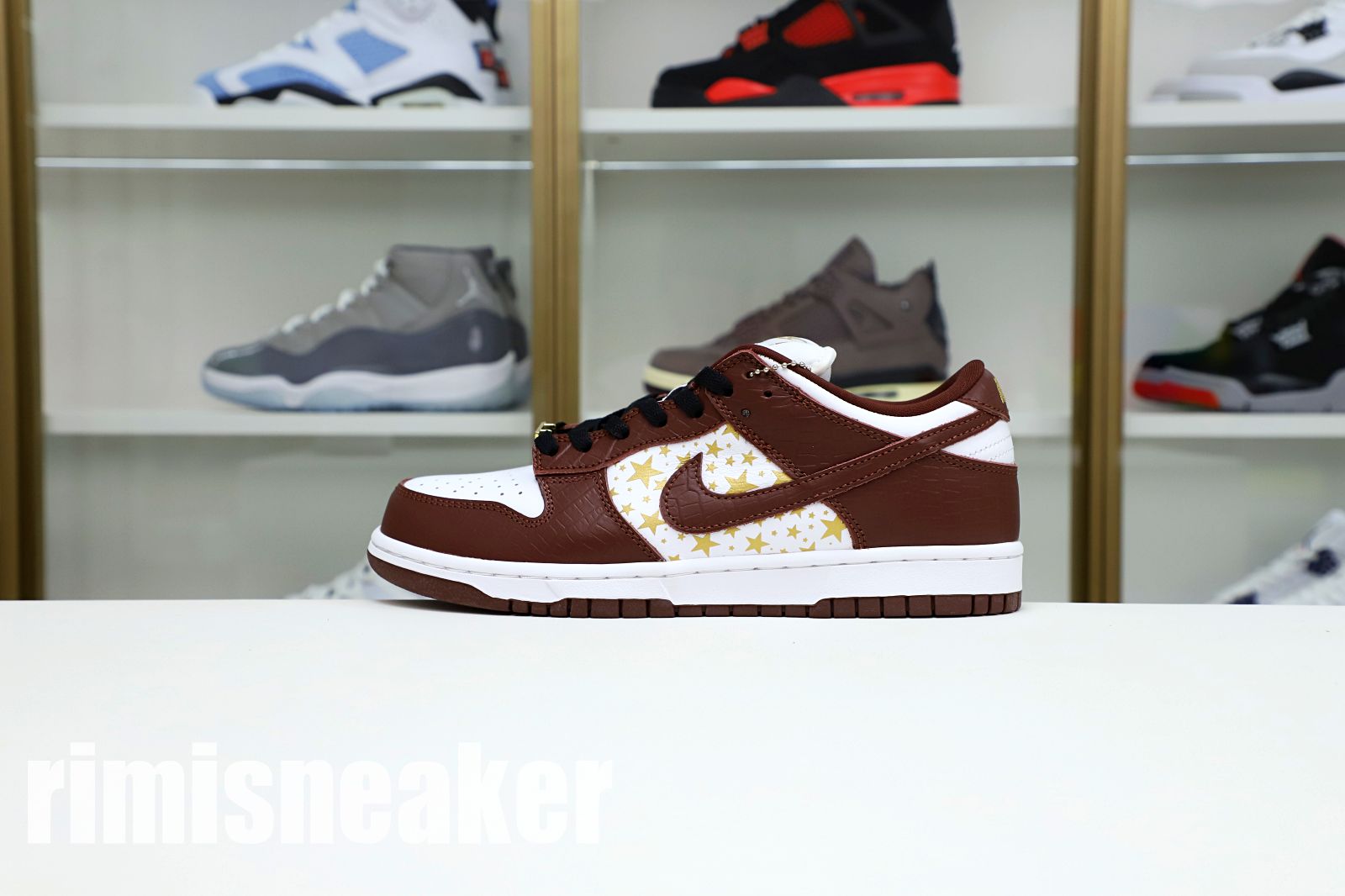 Supreme x Nike SB Dunk Low "Barkroot Brown"