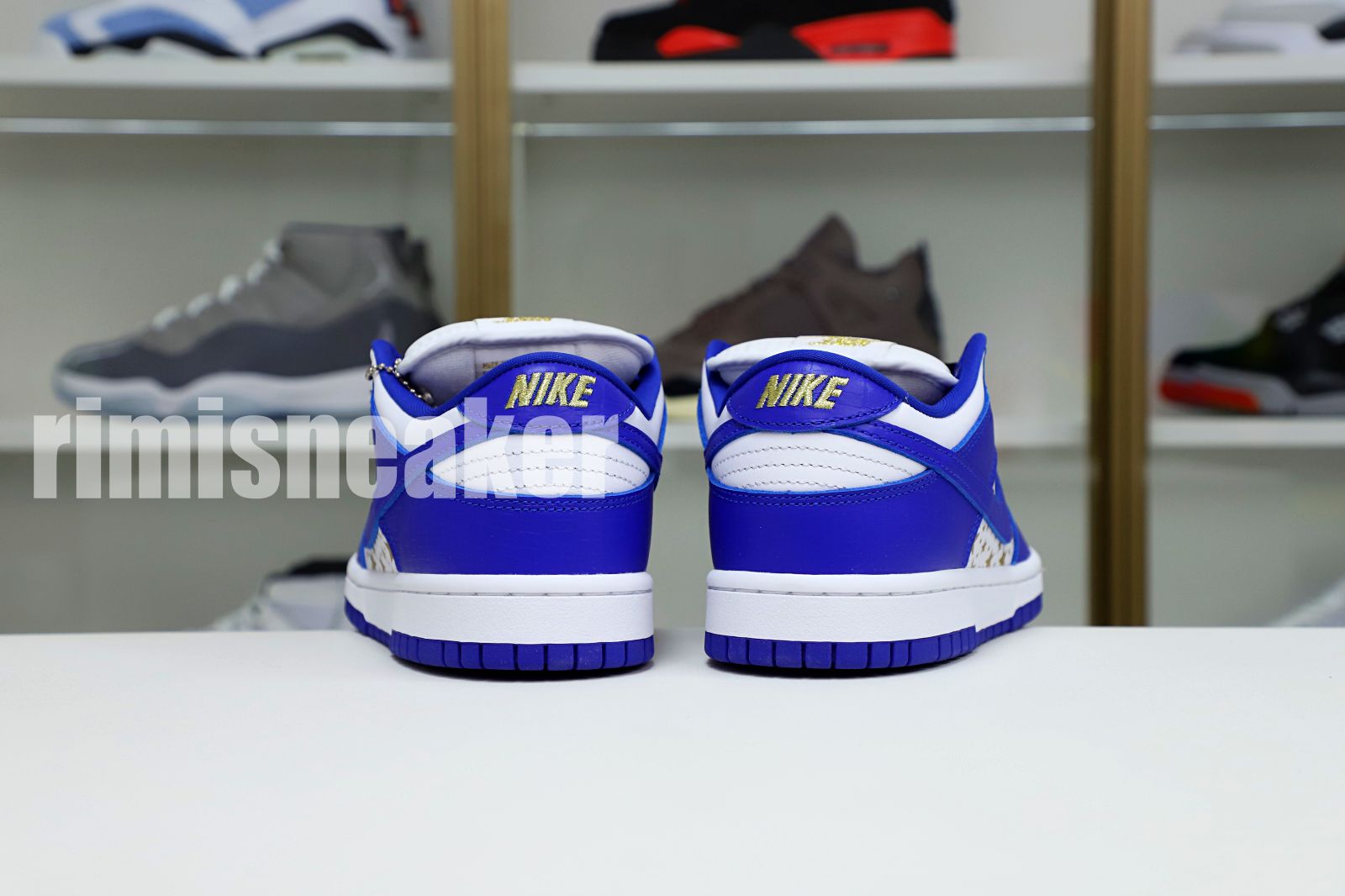 Supreme x Nike SB Dunk Low "Hyper Royal"