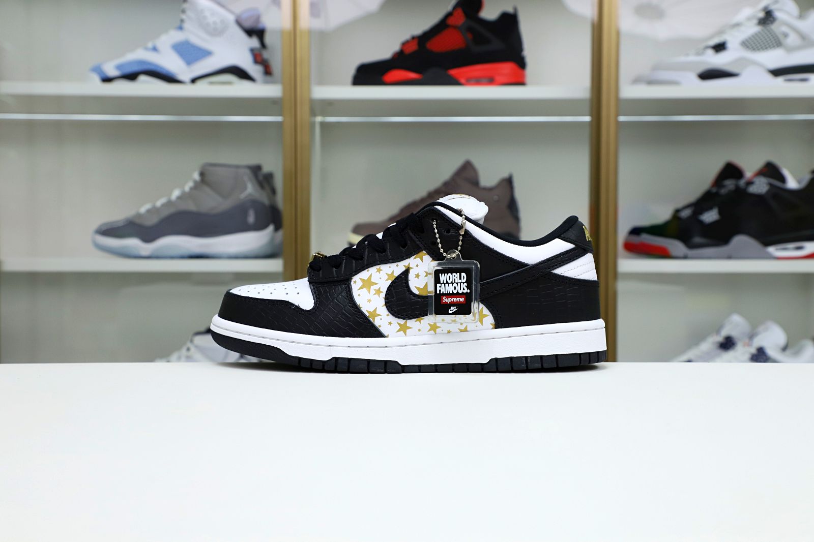 Supreme x Nike SB Dunk Low "Black Stars