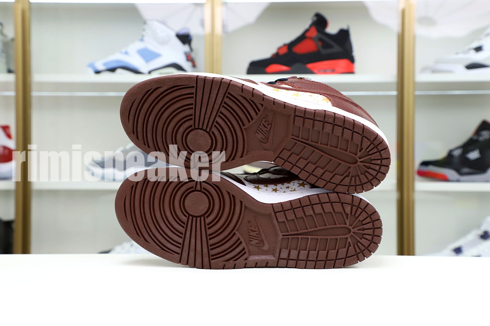 Supreme x Nike SB Dunk Low "Barkroot Brown"