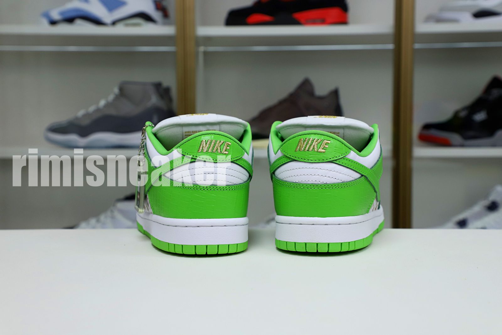 Supreme x Nike SB Dunk Low "Mean Green"