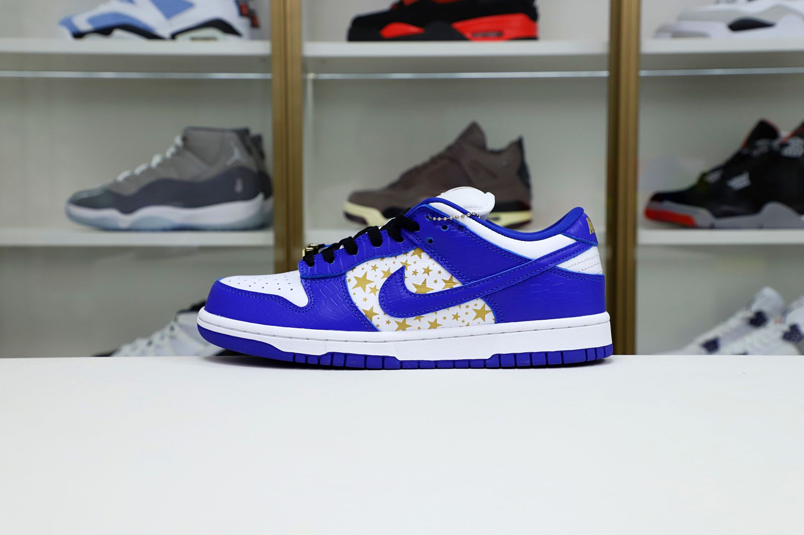 Supreme x Nike SB Dunk Low "Hyper Royal"