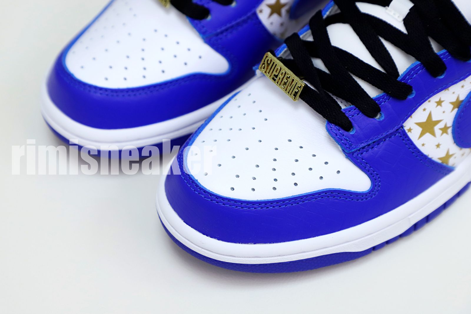 Supreme x Nike SB Dunk Low "Hyper Royal"