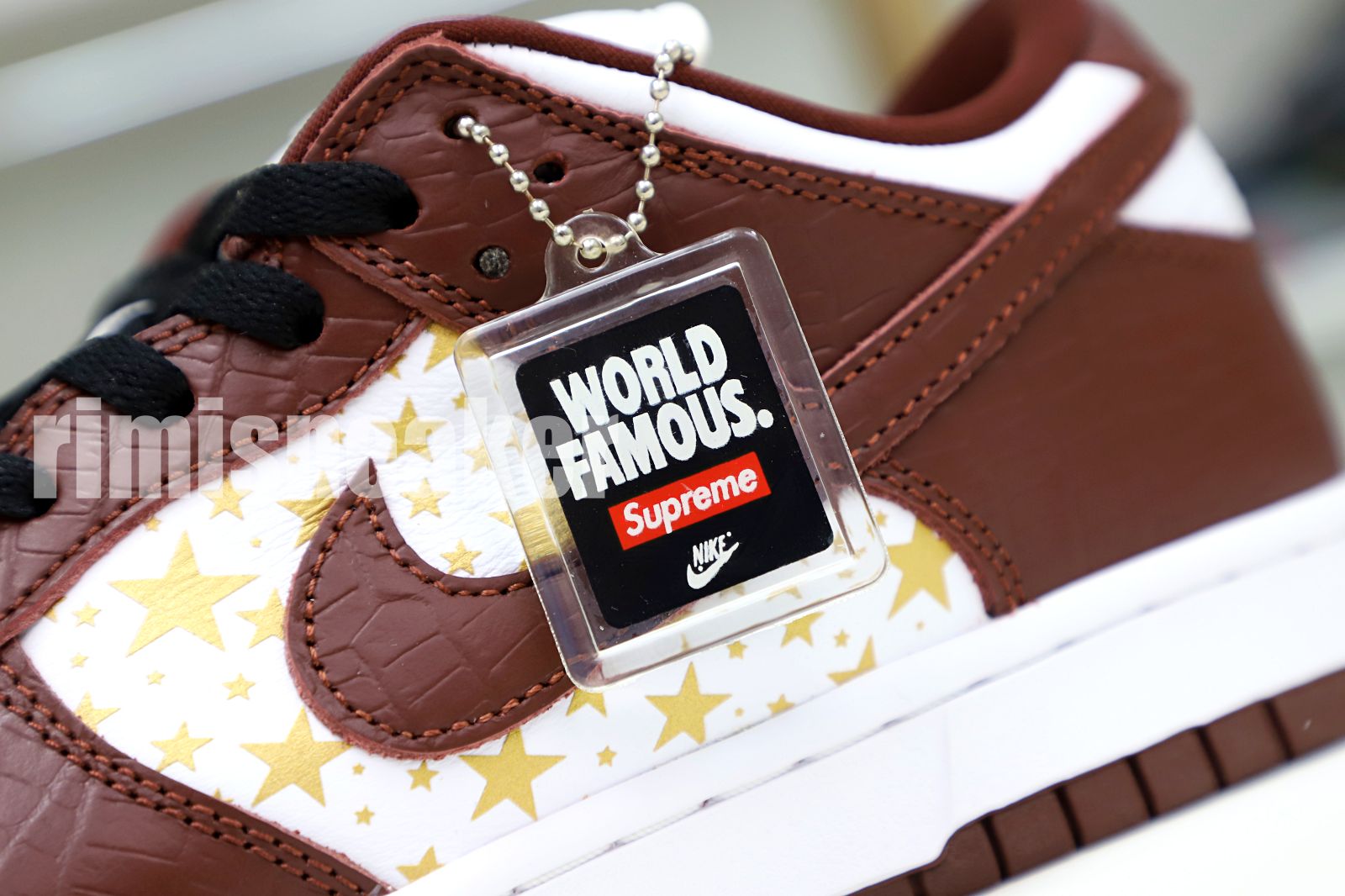 Supreme x Nike SB Dunk Low "Barkroot Brown"