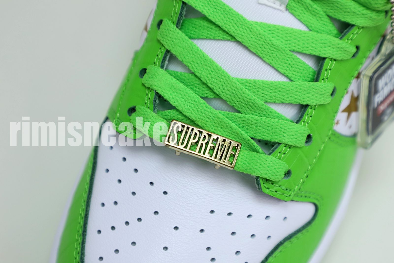 Supreme x Nike SB Dunk Low "Mean Green"