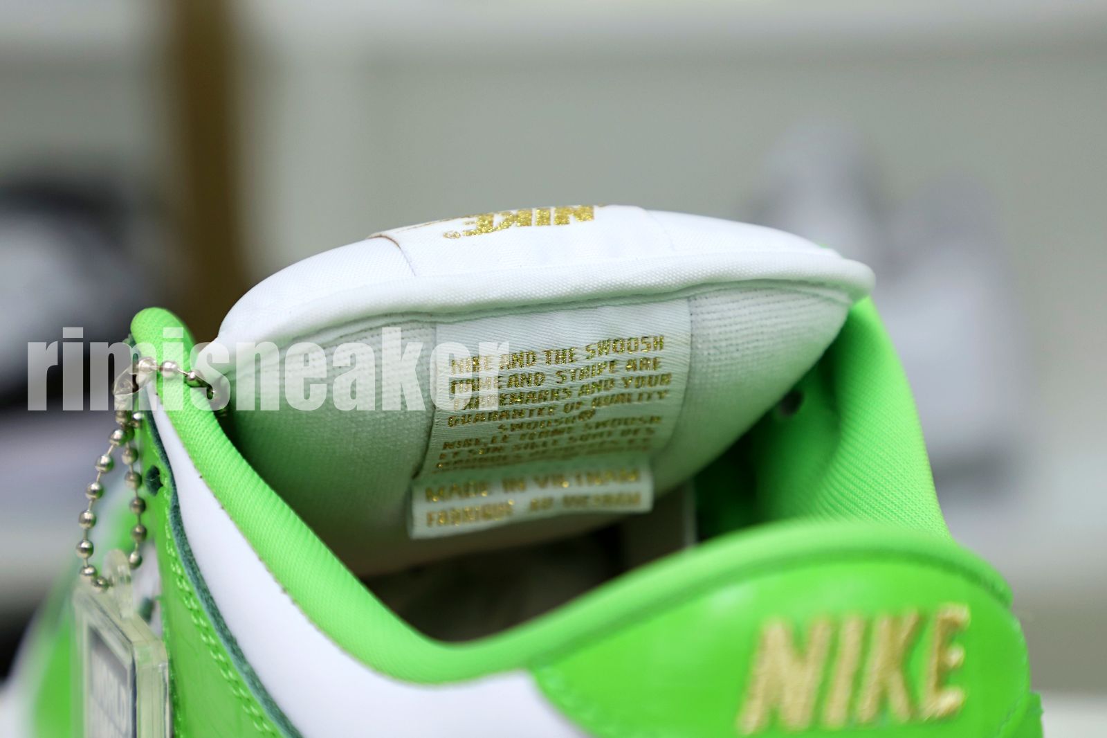 Supreme x Nike SB Dunk Low "Mean Green"