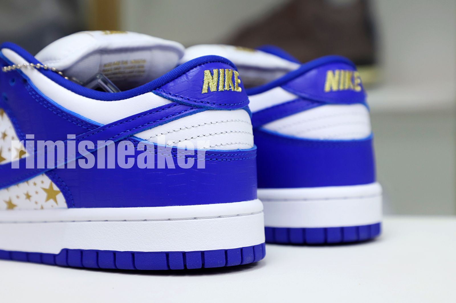 Supreme x Nike SB Dunk Low "Hyper Royal"