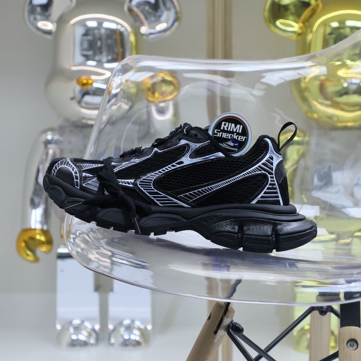 Balenciaga all sizes still in stock! Please contact customer service on iMessage/WhatsApp to purchase! BLGA 3XL