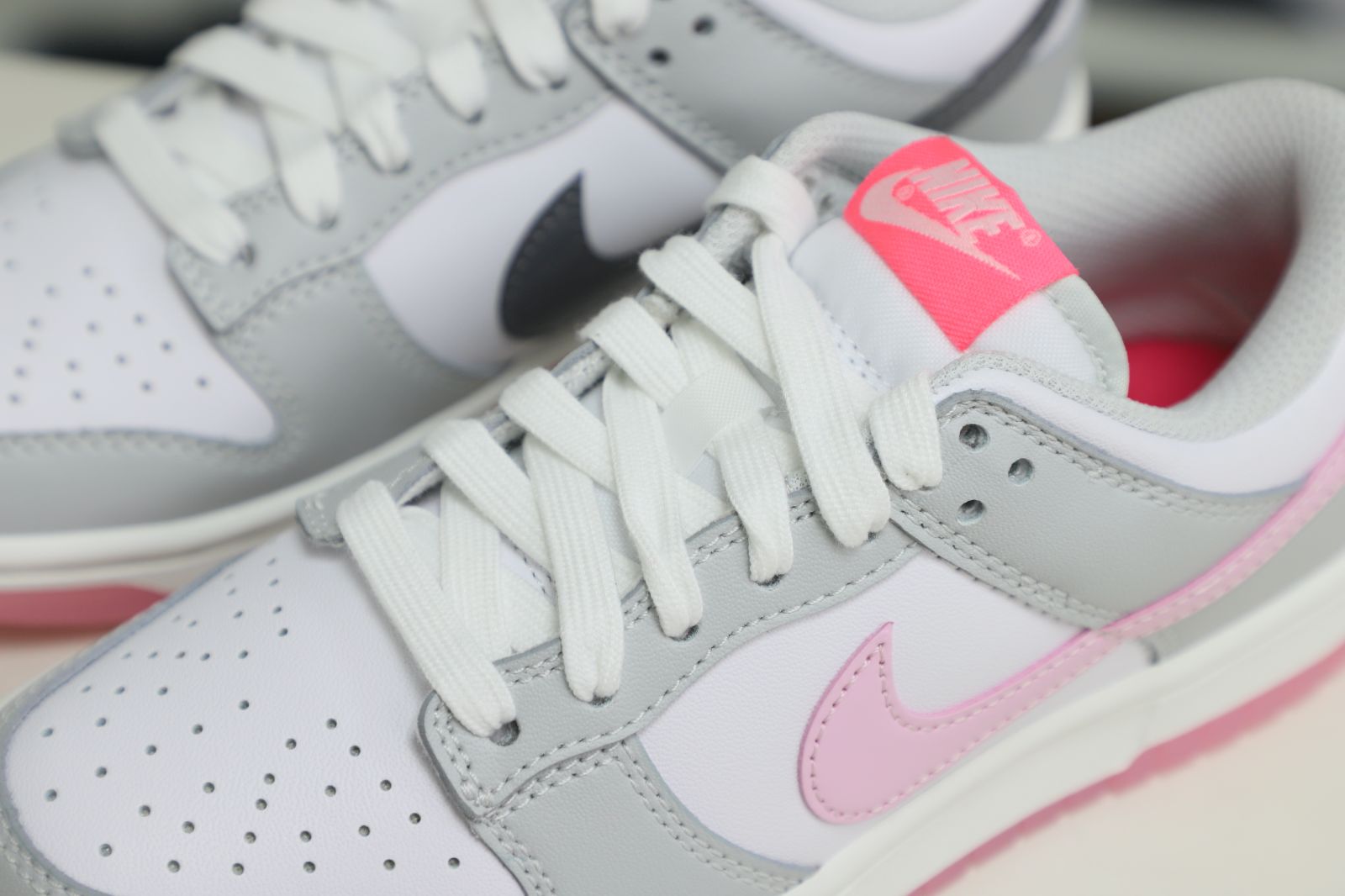 Nike Dunk Low"SummitWhite and Pink Foam"