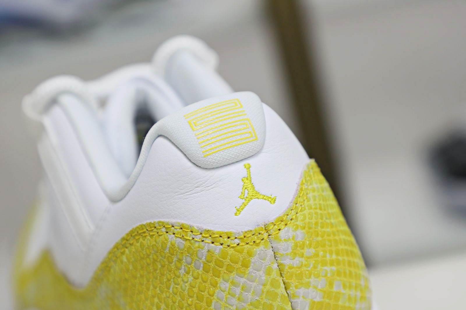 Air Jordan 11 Retro Low"Yellow Snakeskin"