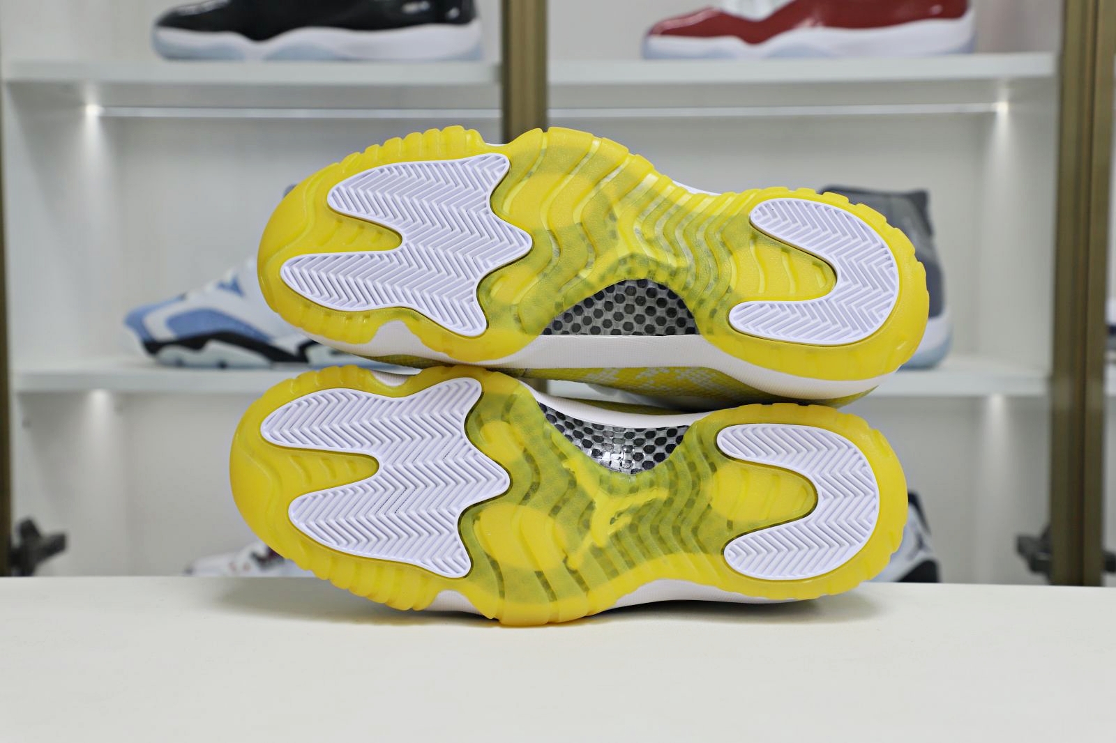 Air Jordan 11 Retro Low"Yellow Snakeskin"