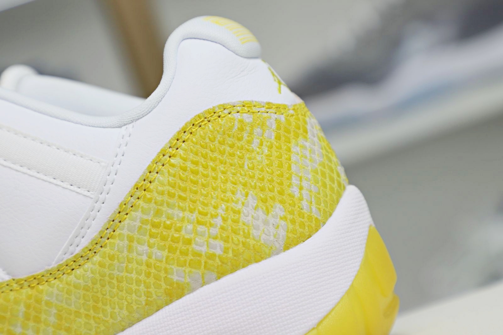 Air Jordan 11 Retro Low"Yellow Snakeskin"