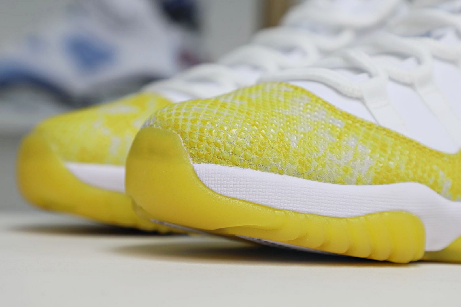 Air Jordan 11 Retro Low"Yellow Snakeskin"