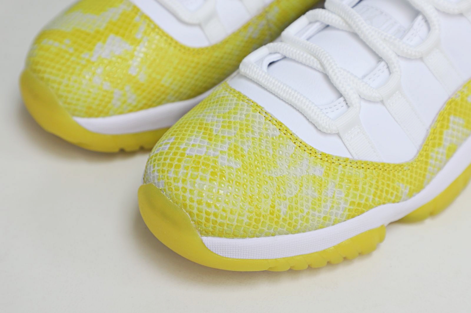 Air Jordan 11 Retro Low"Yellow Snakeskin"