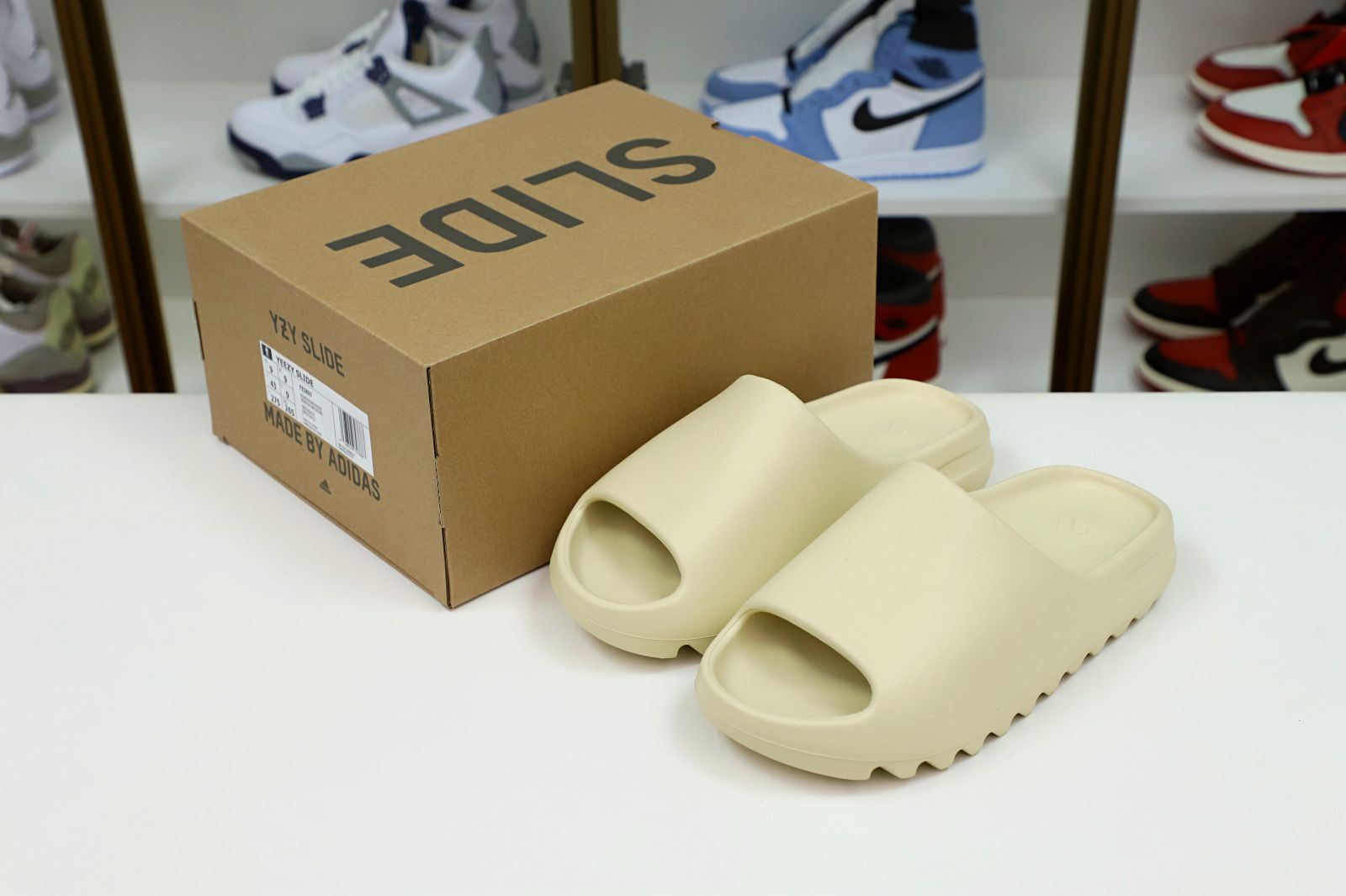 Yeezy Slide "bone" FZ5897