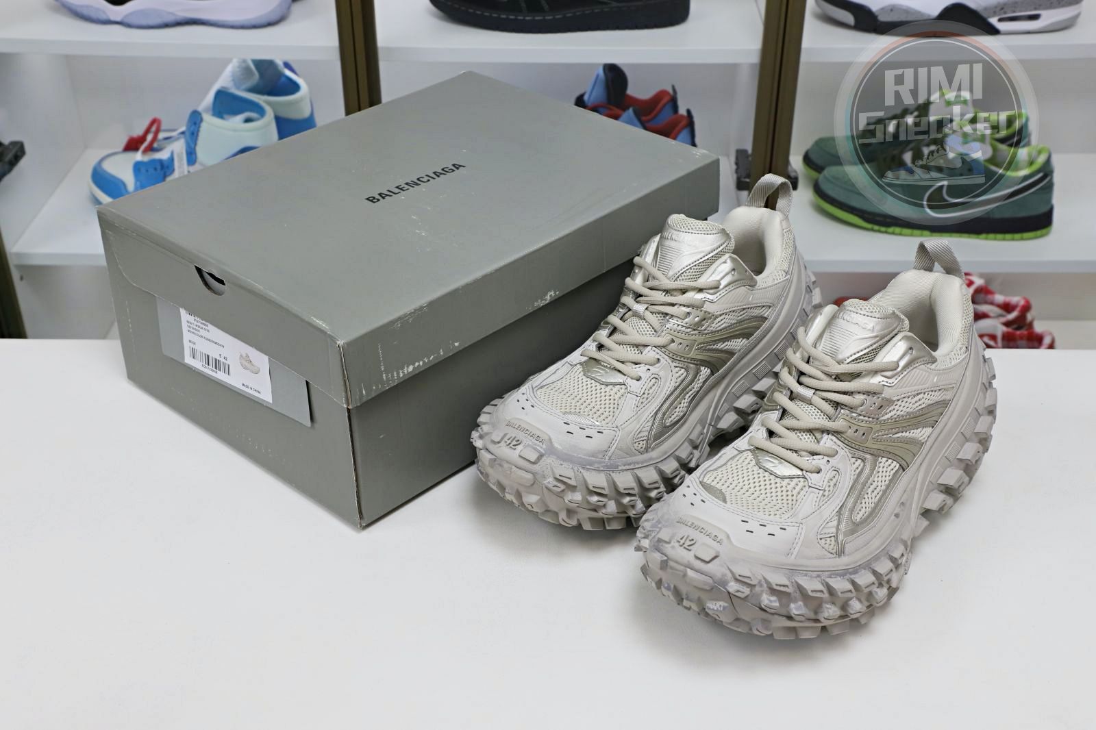 Balenciaga all sizes still in stock! Please contact customer service on iMessage/WhatsApp to purchase! BLGA Defender