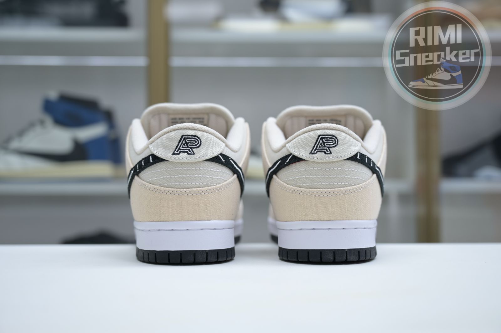 Albino & Preto x Nike Dunk SB Low Pro "Pearl White"