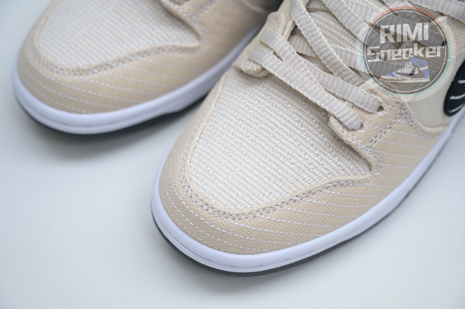 Albino & Preto x Nike Dunk SB Low Pro "Pearl White"