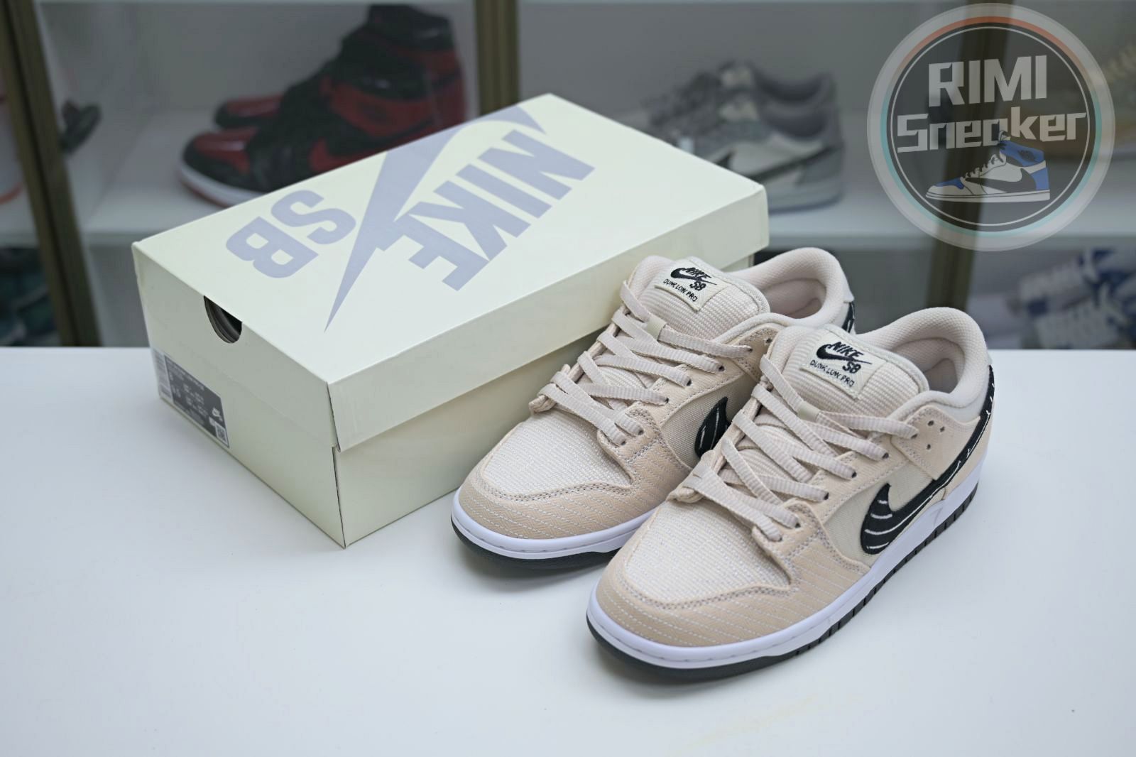 Albino & Preto x Nike Dunk SB Low Pro "Pearl White"