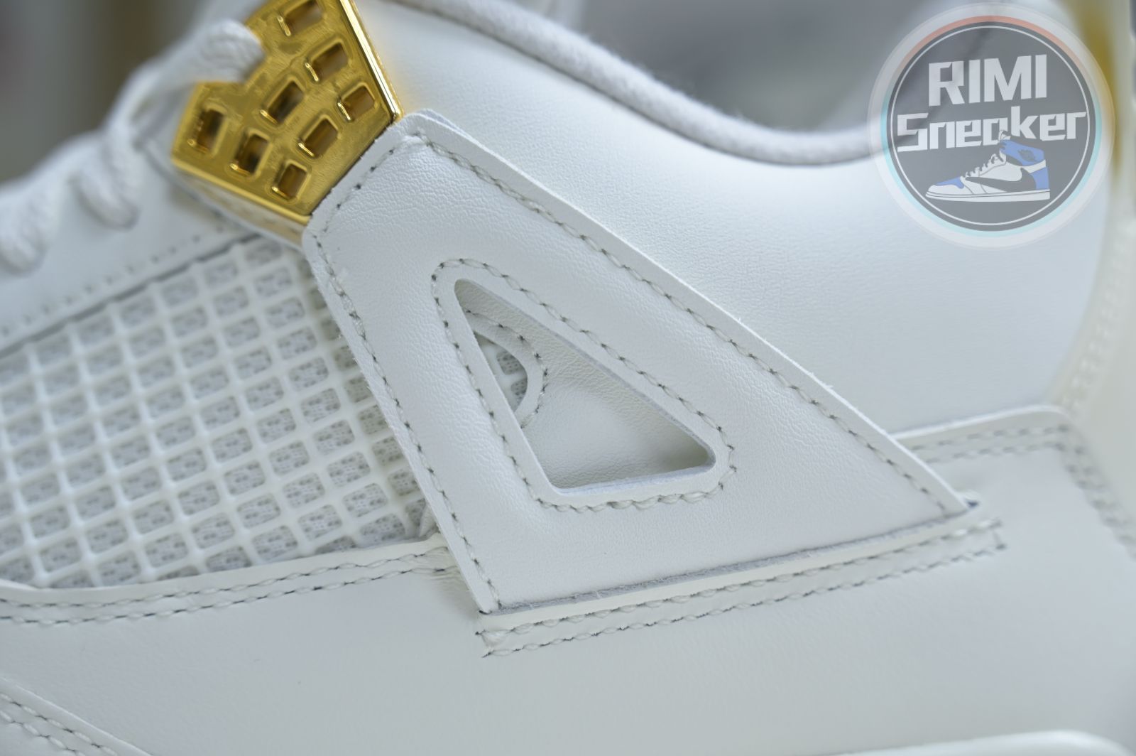 Jordan 4 Retro Metallic Gold (W)