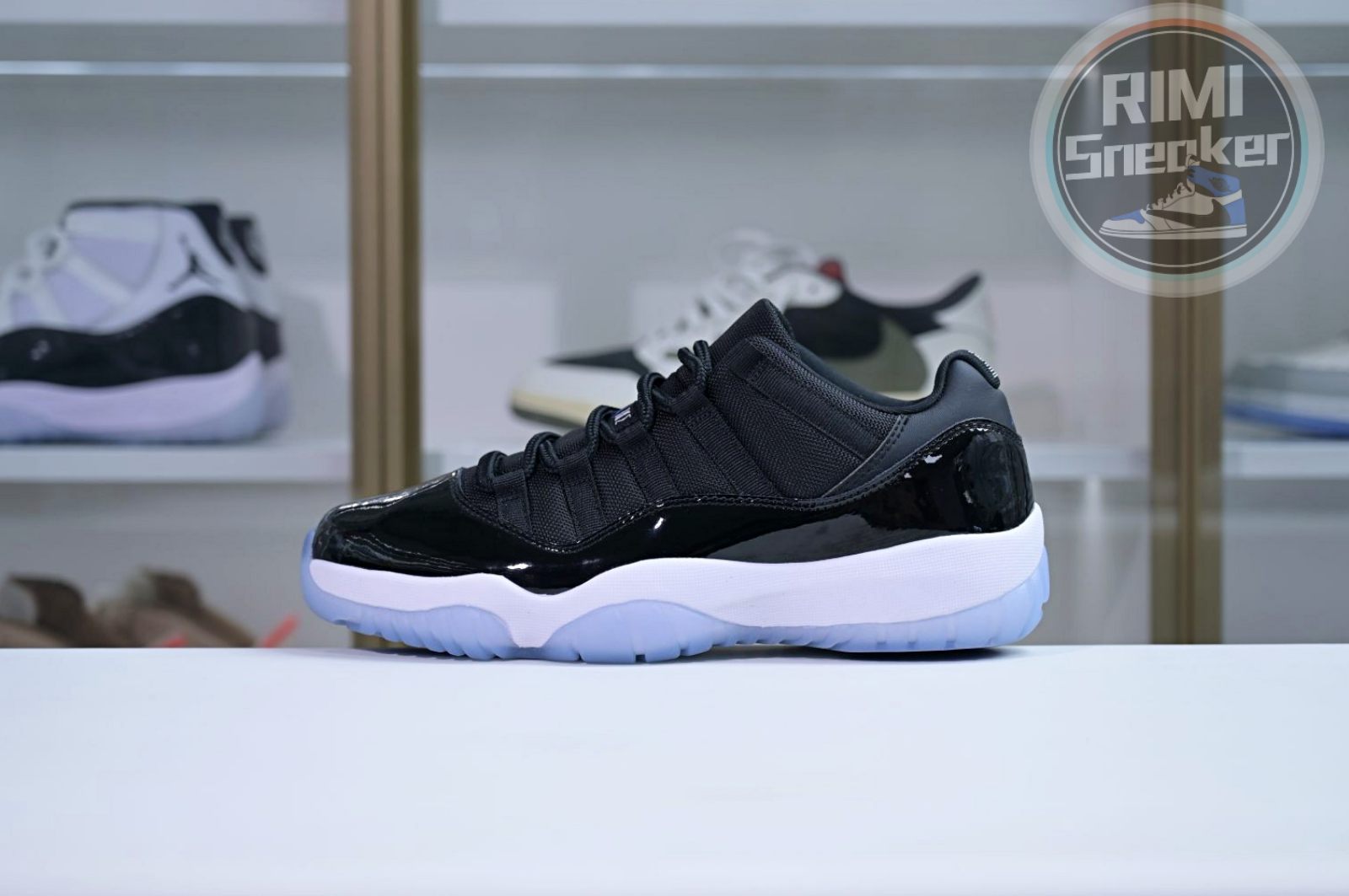 Air Jordan 11 Low "Space Jam"