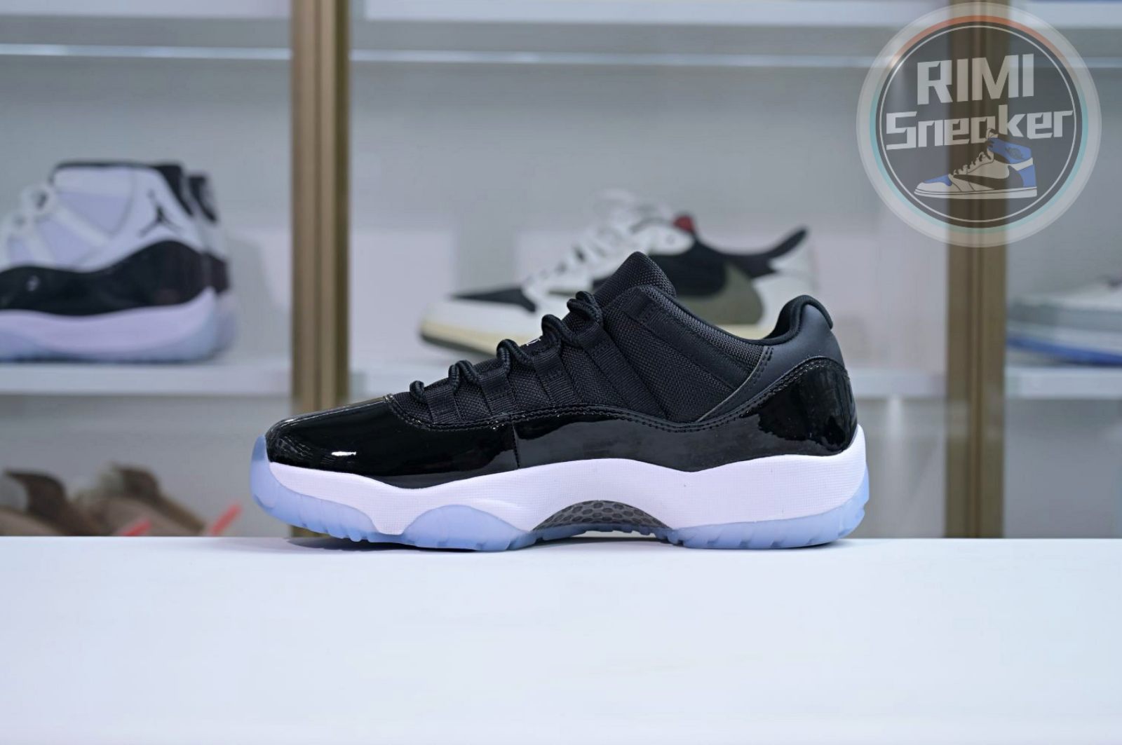 Air Jordan 11 Low "Space Jam"