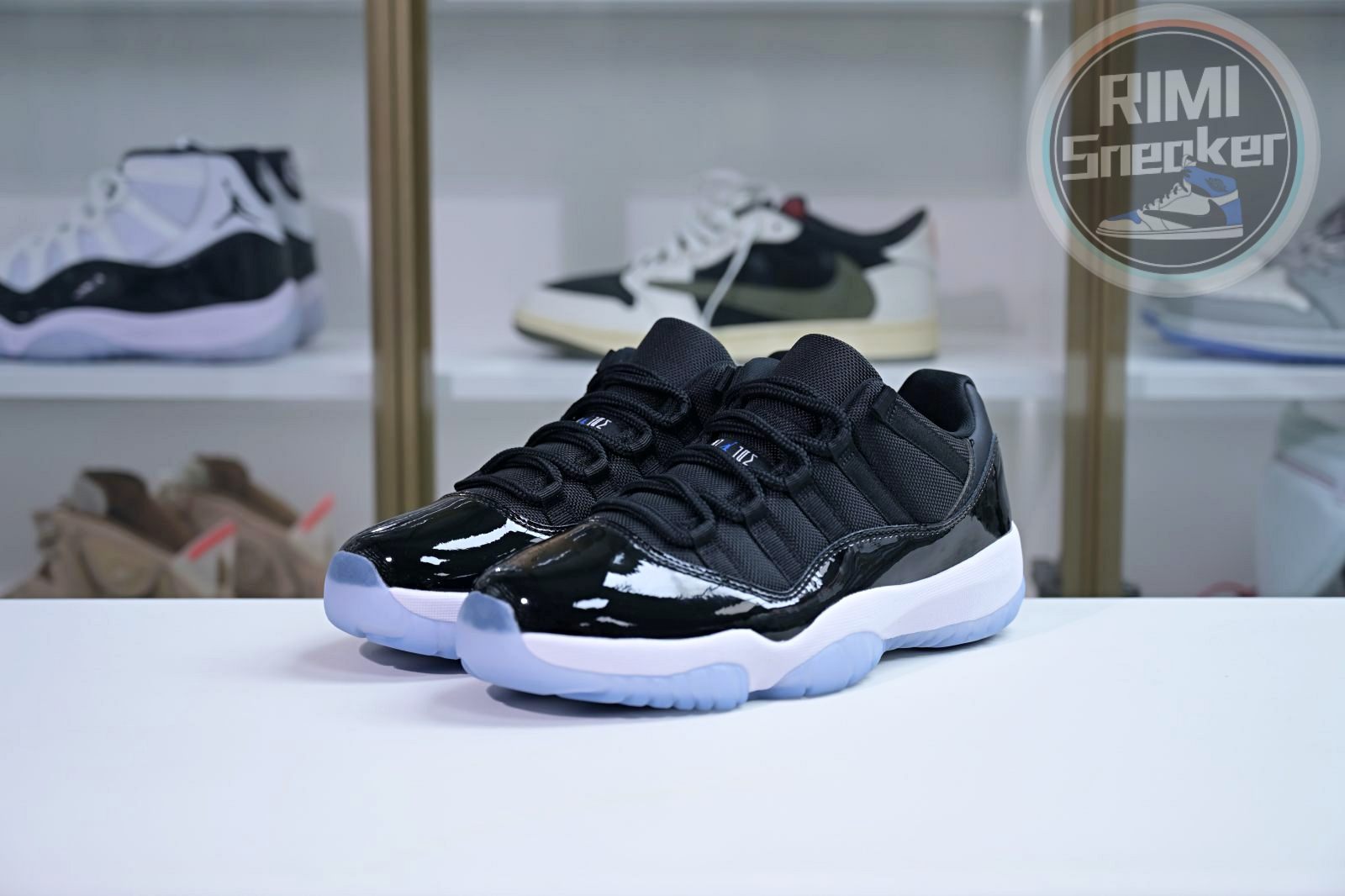 Air Jordan 11 Low "Space Jam"