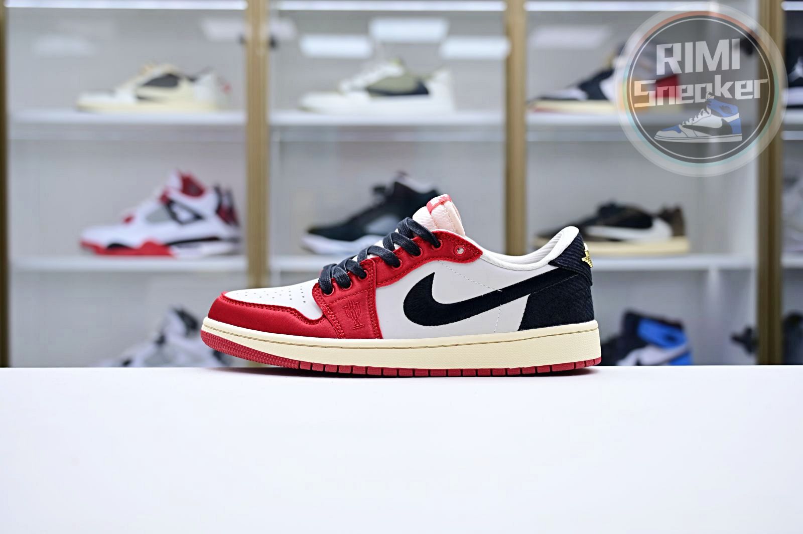 Trophy Room x Jordan Air Jordan 1 Low OG “Away”