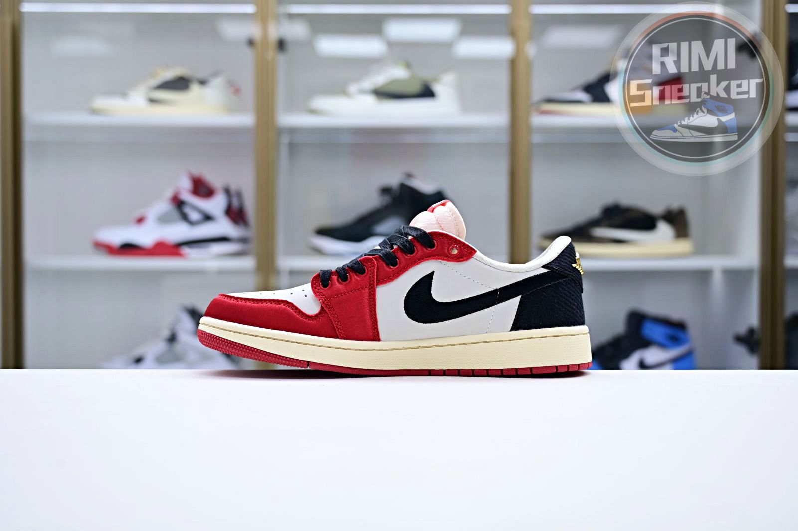 Trophy Room x Jordan Air Jordan 1 Low OG “Away”