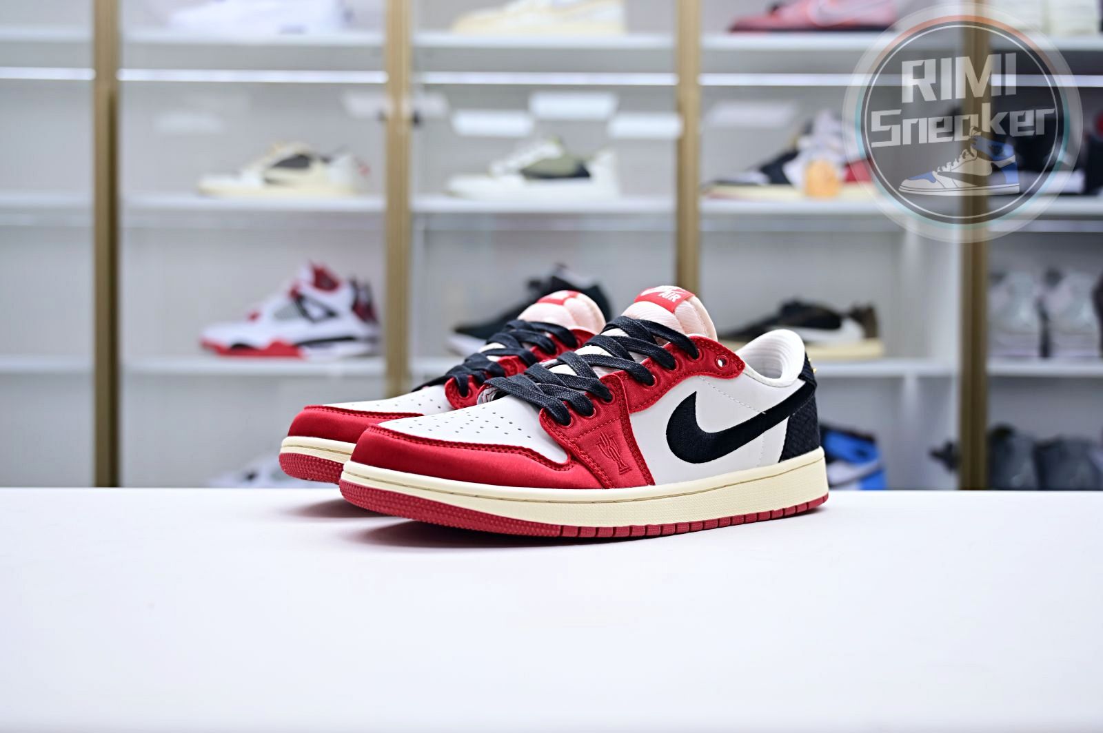 Trophy Room x Jordan Air Jordan 1 Low OG “Away”