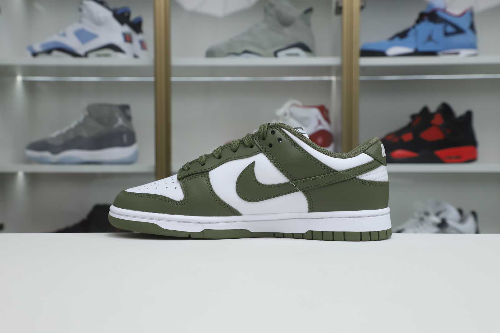 Nike Dunk Low "Medium Olive"