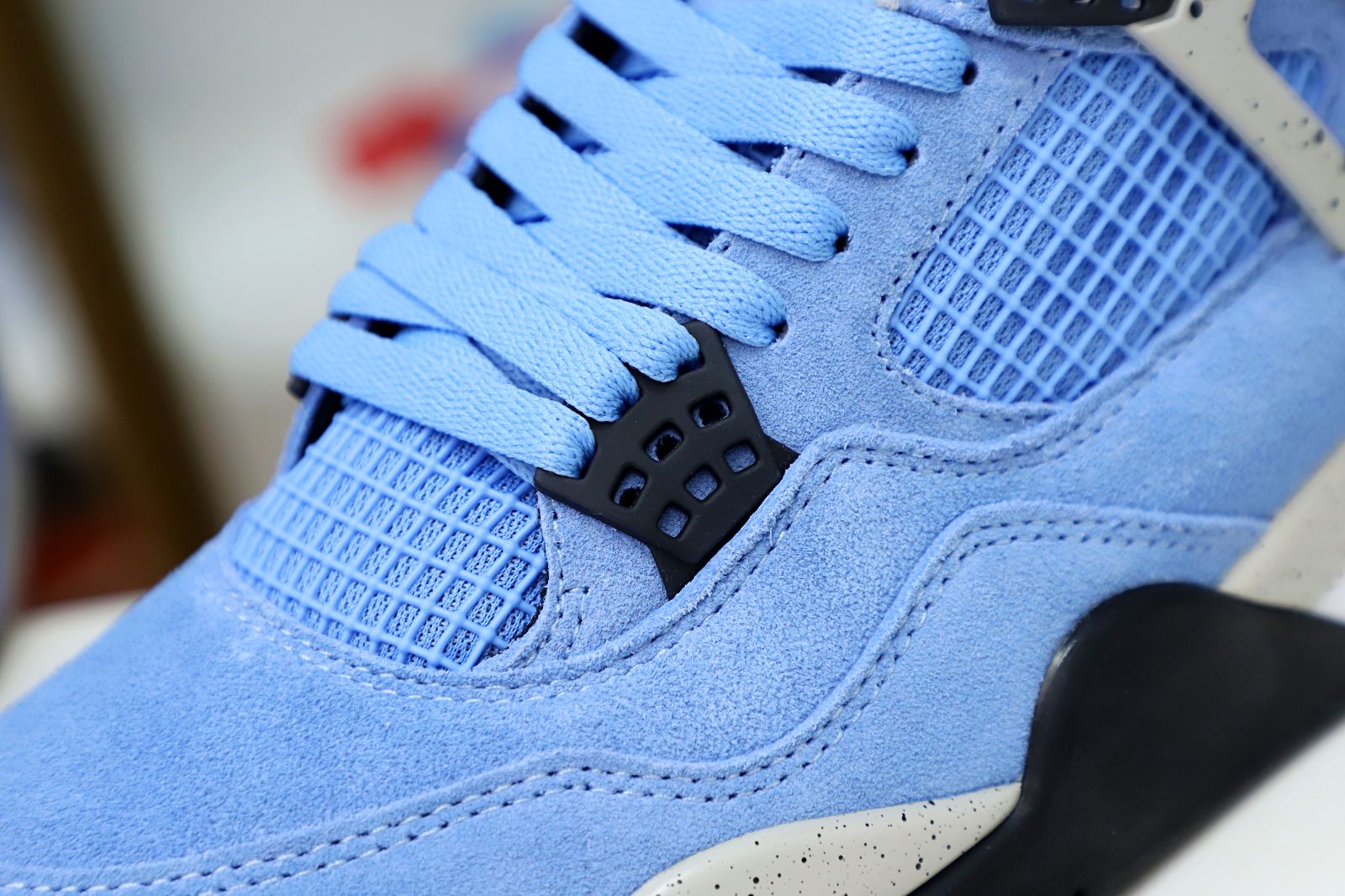 AIR JORDAN 4 UNIVERSITY BLUE