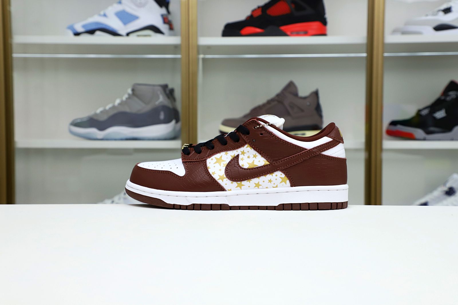 Supreme x Nike SB Dunk Low "Barkroot Brown"