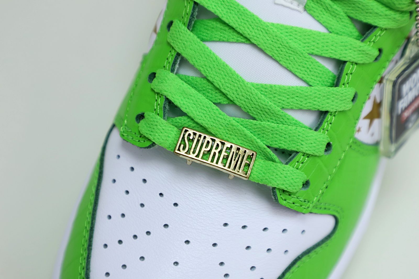 Supreme x Nike SB Dunk Low "Mean Green"