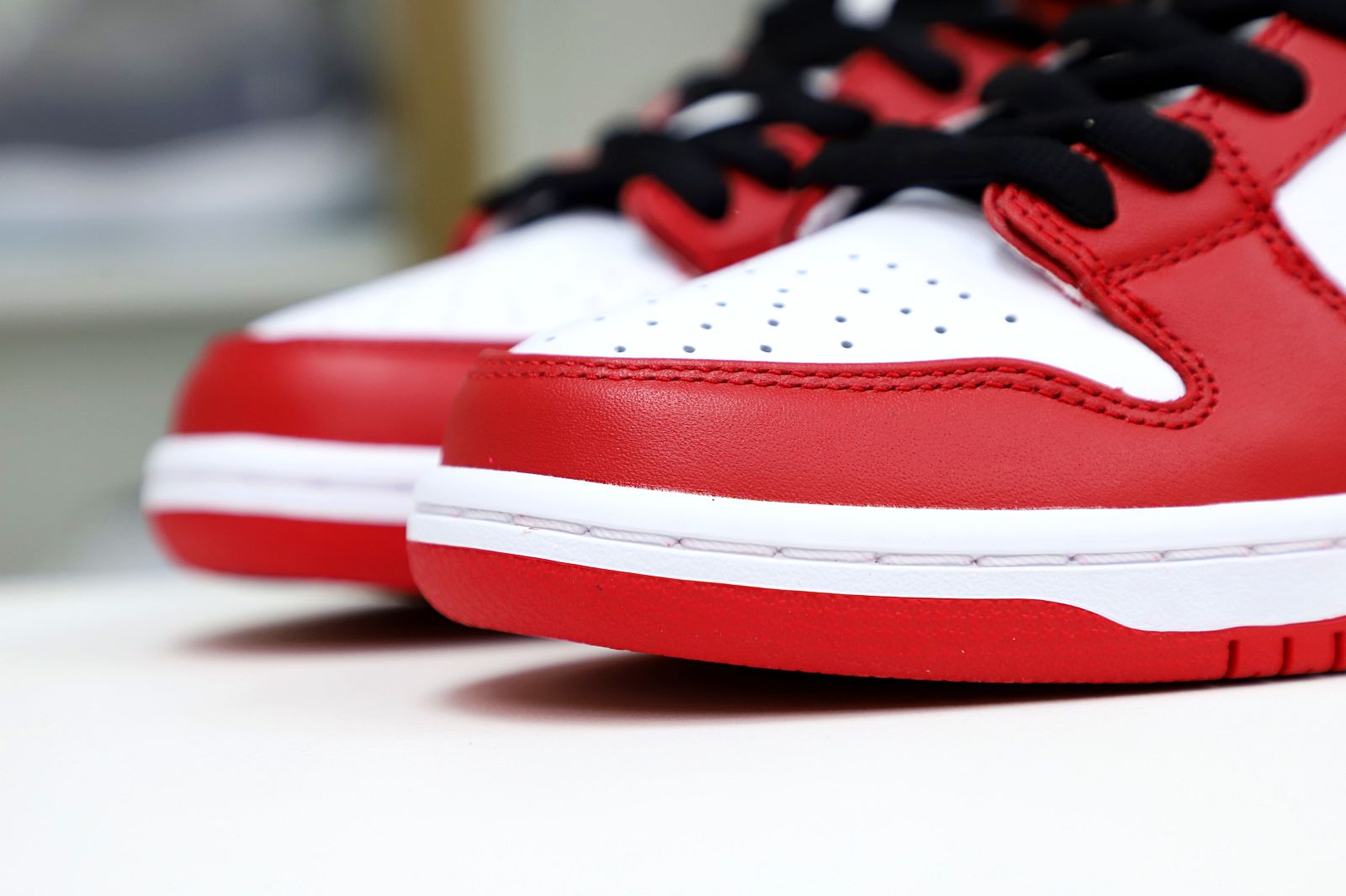 NIKE SB DUNK LOW “CHICAGO”